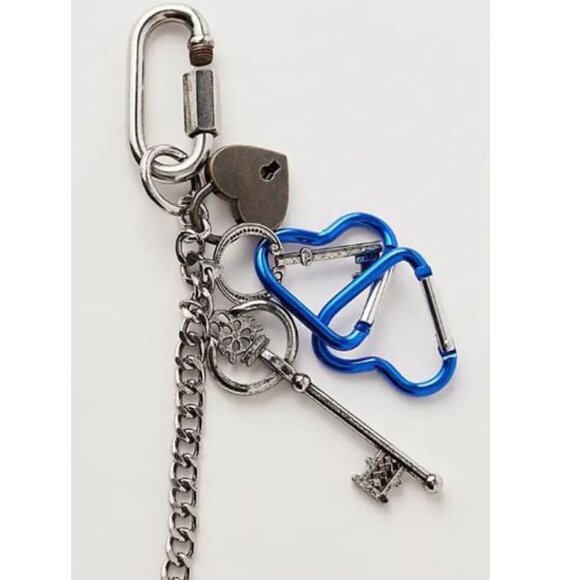 NWOT Free People SOLD OUT Charmed Swag Bag Charm in Pewter - Picture 3 of 6